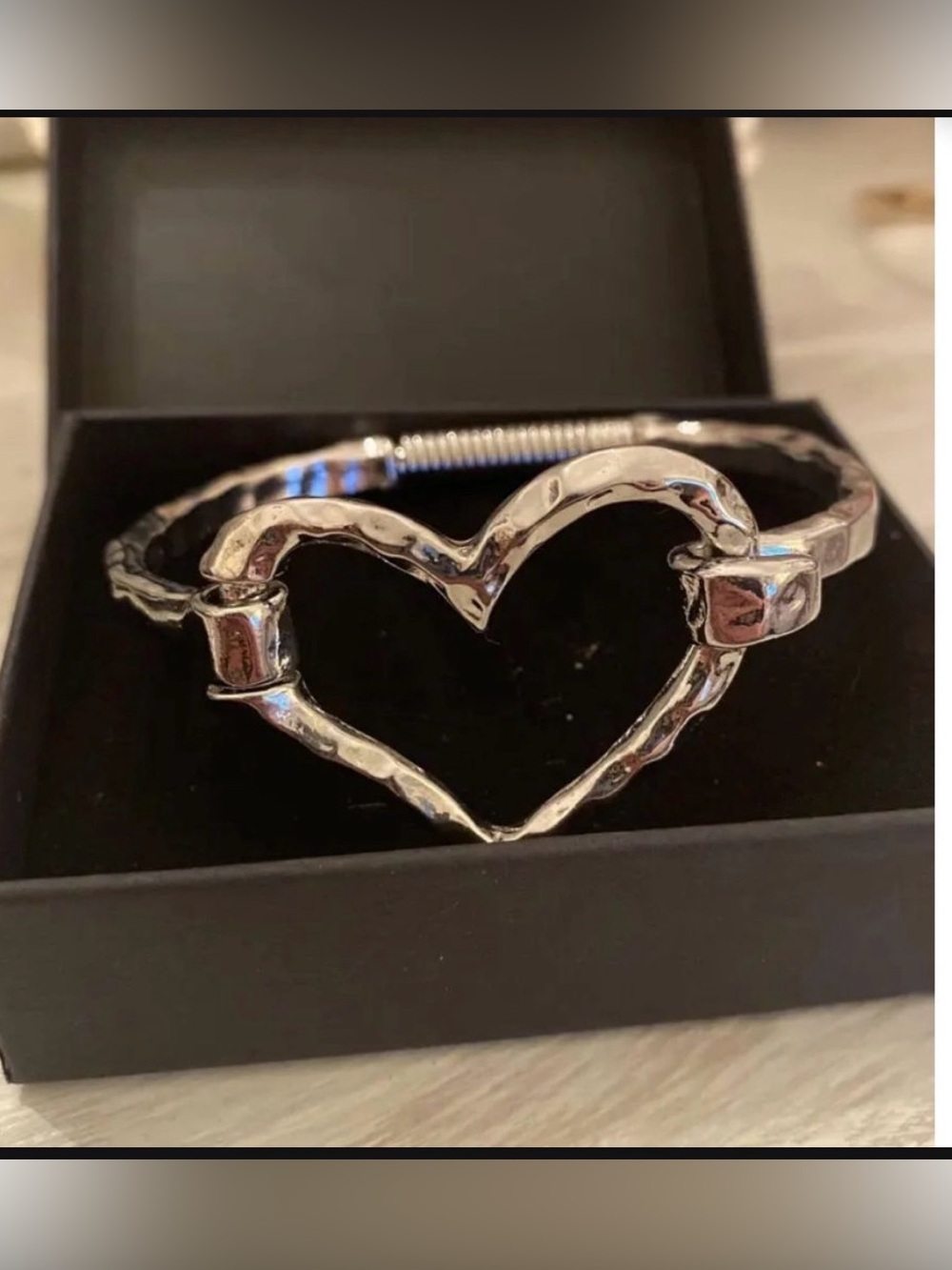 Silver Tone 7 1/2" Open Heart Spring Coil
Hook Bracelet